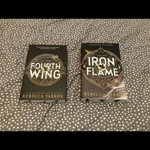 Fourth Wing & Iron Flame Paperback Set - Black & Gold Covers